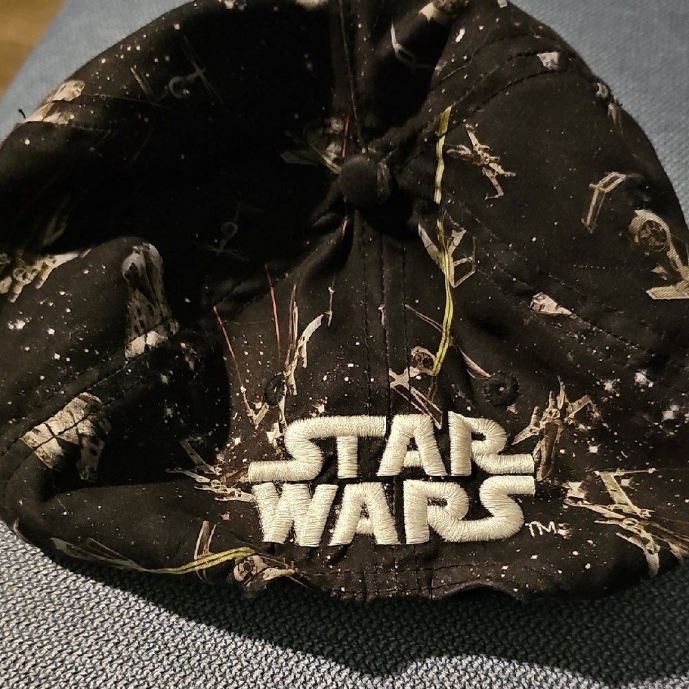 NWT Star Wars Black Snapback Hat One Size Movie Robots Collectible Space